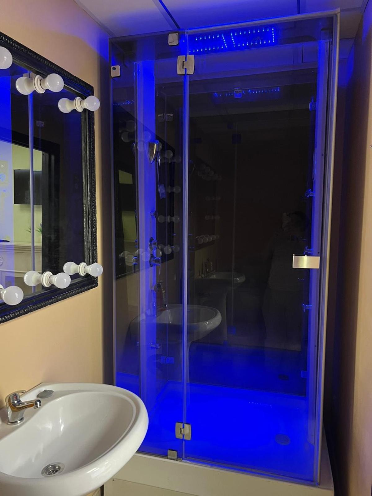 Hostel Krone Gok Zatishok كييف المظهر الخارجي الصورة